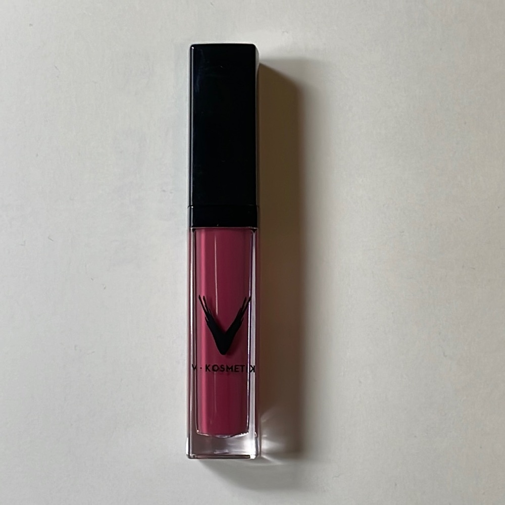 V Kosmetik Creamy Velvet Lipstick (NWT)